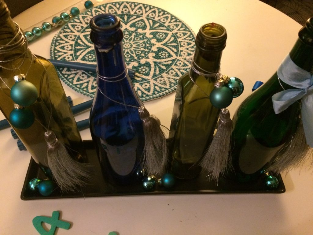 Flaschen für Adventskranz - geschmückt